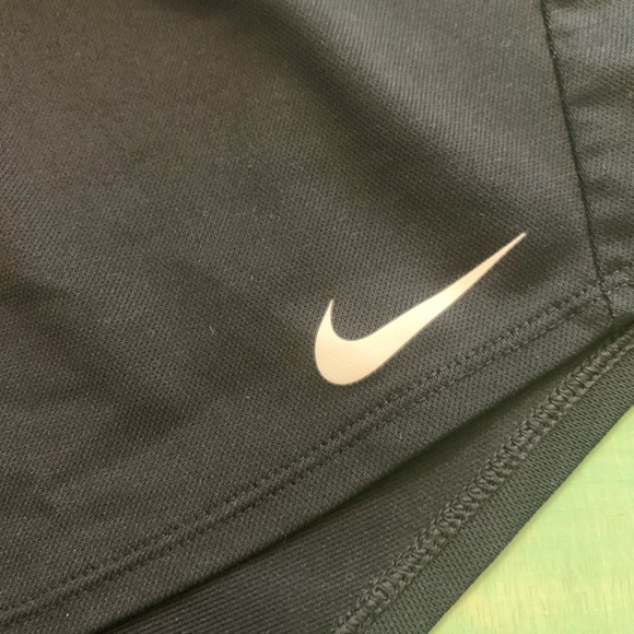 Nike- XL dryfit Black running shorts like new condition - Picture 4 of 6